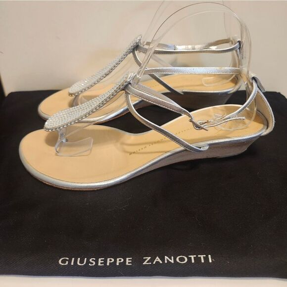 Giuseppe Zanotti Silver Leather Swarovski Crystal Thong Sandals 8.5/38.5 $975 - Picture 3 of 14